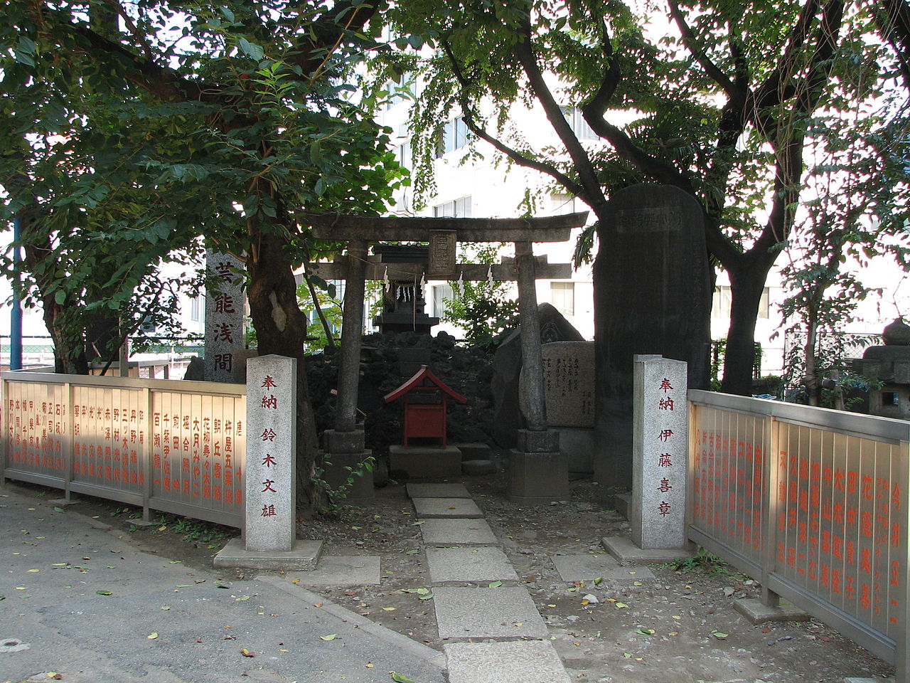 1280px-Geino-Asama-jinja.jpeg