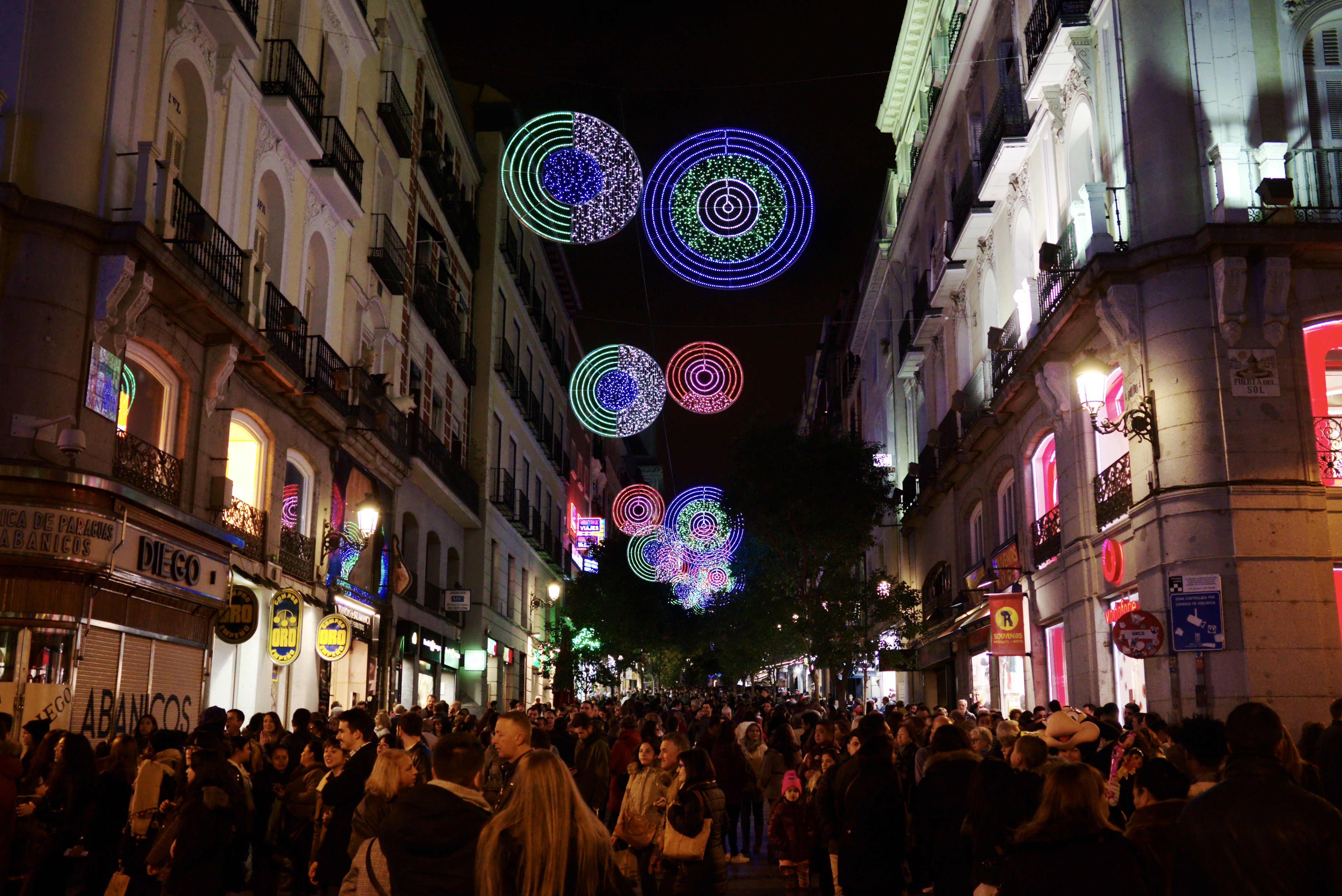Calle_de_la_Montera,_Madrid.jpg