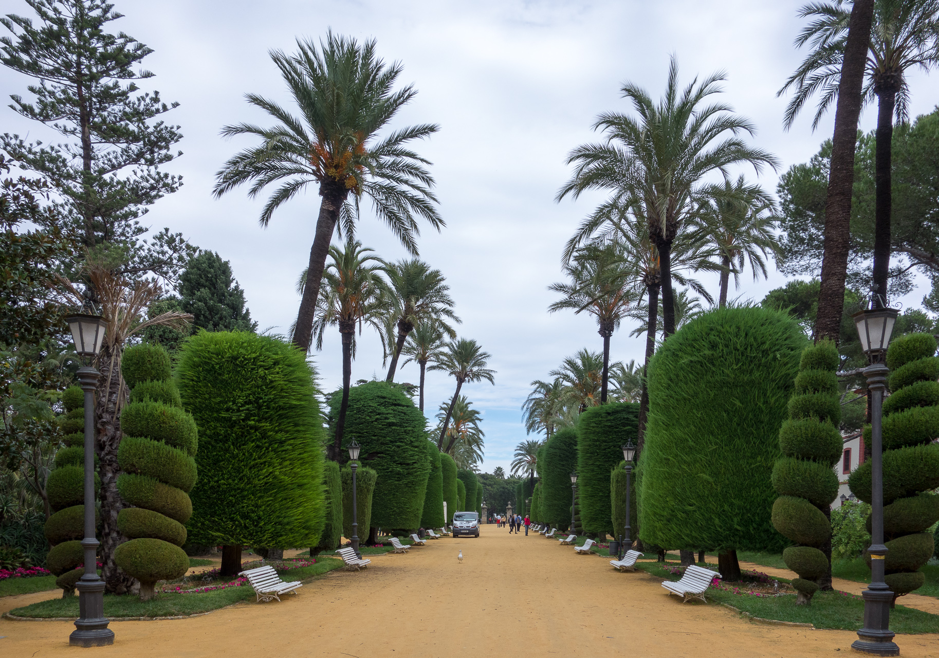 Park_Genoves_-_Cadiz,_Spain_-_panoramio_(1).jpg