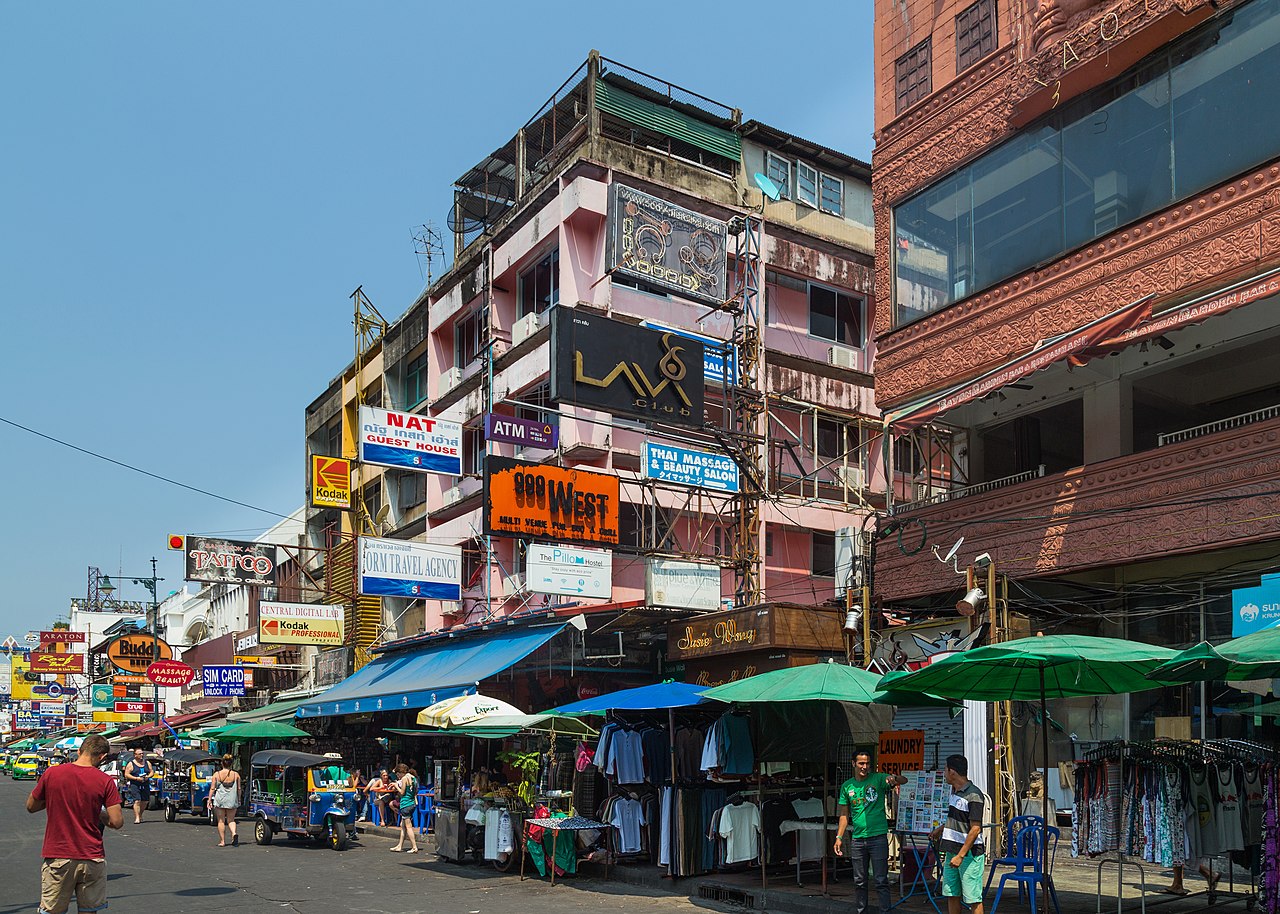 2016_Bangkok,_Dystrykt_Phra_Nakhon,_Ulica_Khaosan_(10).jpg